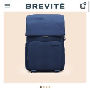 brevitē • the runner photo (moonlit blue)